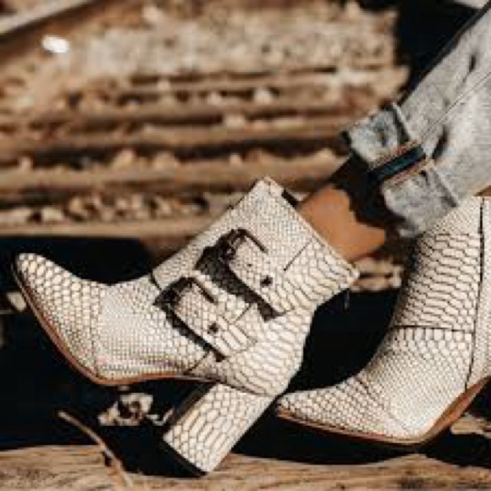 Freebird Joey White Snake Leather Ankle Booties Boots Shoes Western sz 10 - Picture 13 of 13
